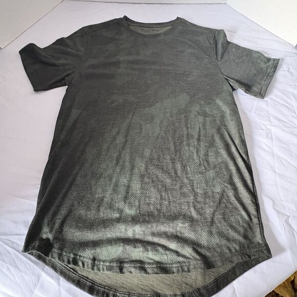 Under Armour Women's Heatgear Camo Shirt Small Loose Fit - Picture 1 of 4